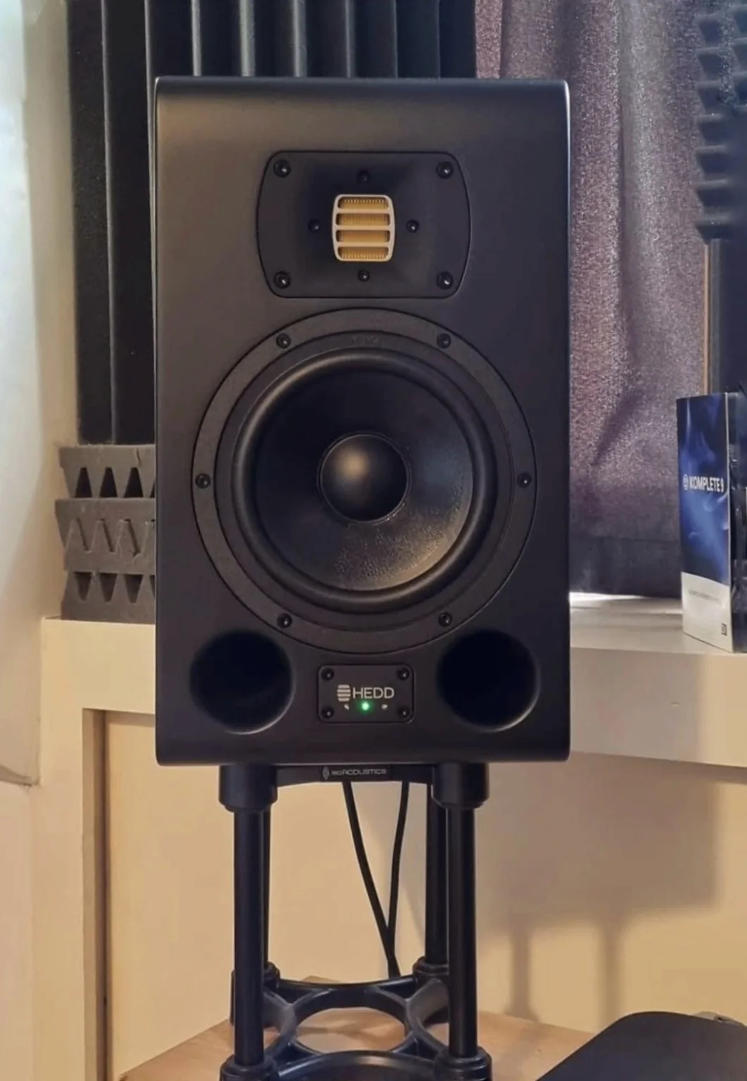 HEDD studio monitor in Michel Westerhoff’s production workspace